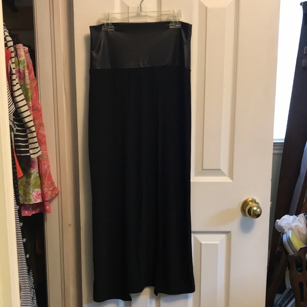 Women’s Skirt With Reo Side Slits